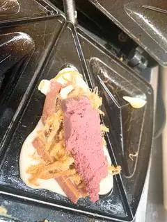 Hình ảnh Hotdog thập cẩm pate