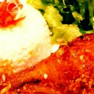 Hình ảnh Cơm đùi gà chả opla