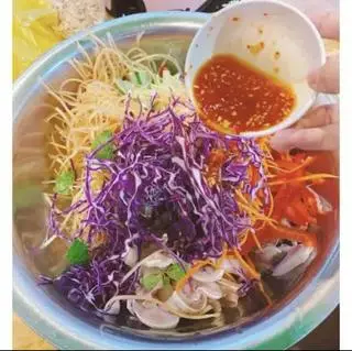 Hình ảnh GỎI GÀ BẮP CẢI ( nửa con )
