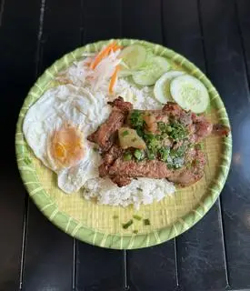 Hình ảnh Cơm Sườn Ốp La + Canh