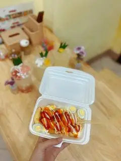 Hình ảnh Bánh mì muối ớt đầy đủ