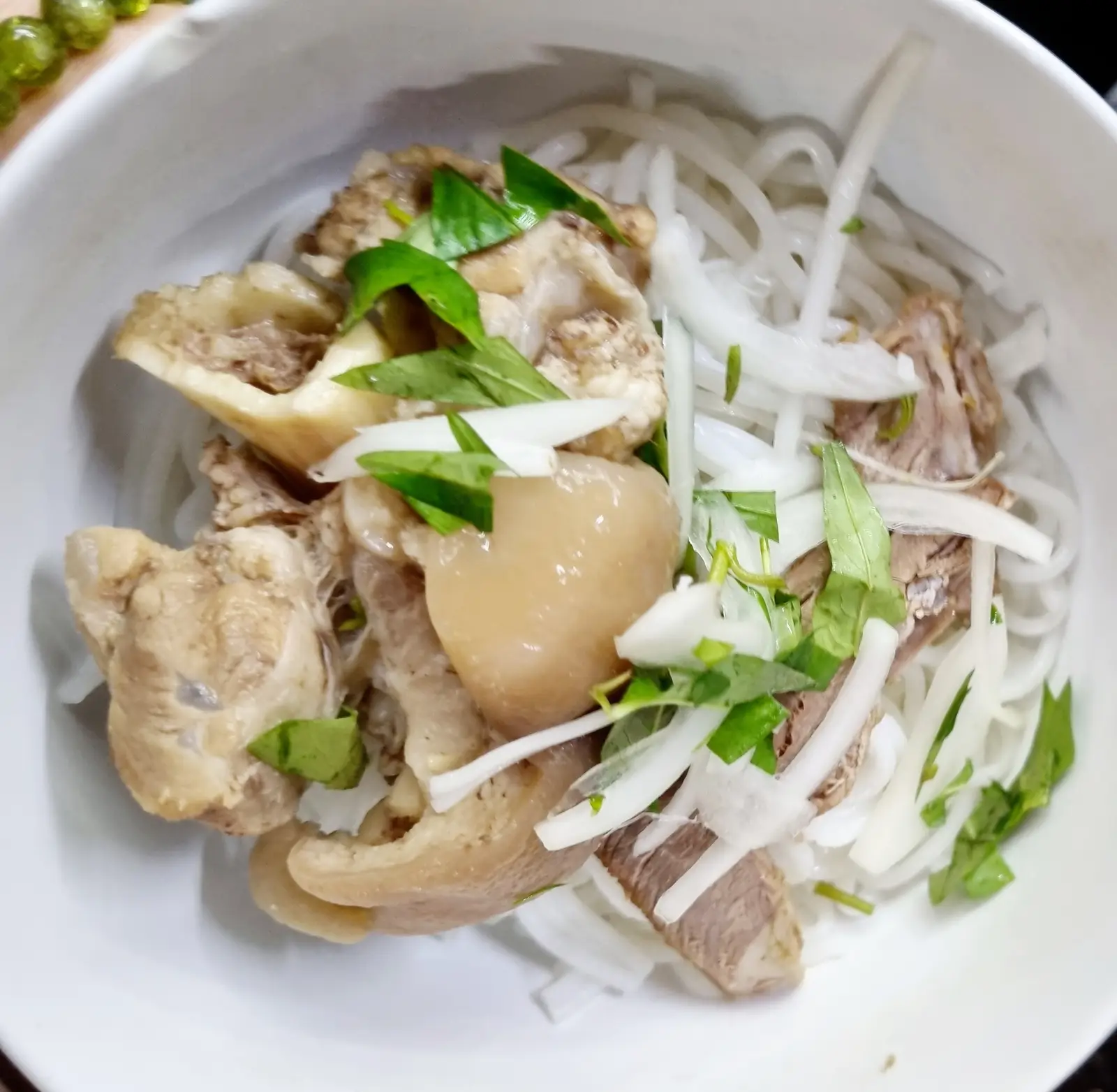 Hình ảnh Bún bò Giò - Tái - Sườn sụn