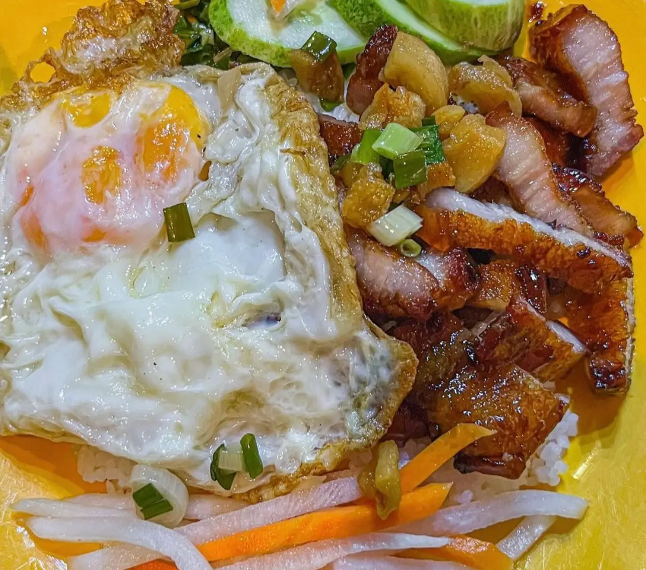 Hình ảnh sườn bì chả ốp la ( đặt biệt )  