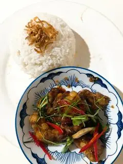 Hình ảnh Cơm cánh gà Tomyum