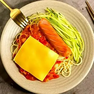 Hình ảnh Mì ý sốt thịt bằm phô mai lát