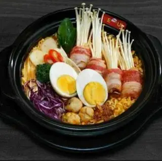 Hình ảnh Mì lẩu Thái bò Mỹ trứng