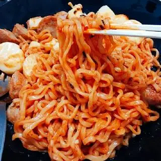 Hình ảnh Mì phomai cay thập cẩm