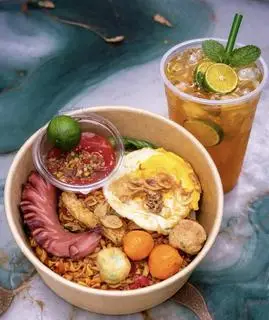 Hình ảnh combo mát mẻ (mì đặc biệt + trà tắc hoặc cocacola)