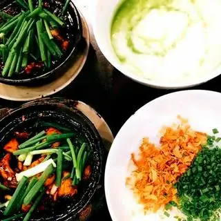 Hình ảnh Cháo hương tỏi - Ếch kho Singapore sả 2 con