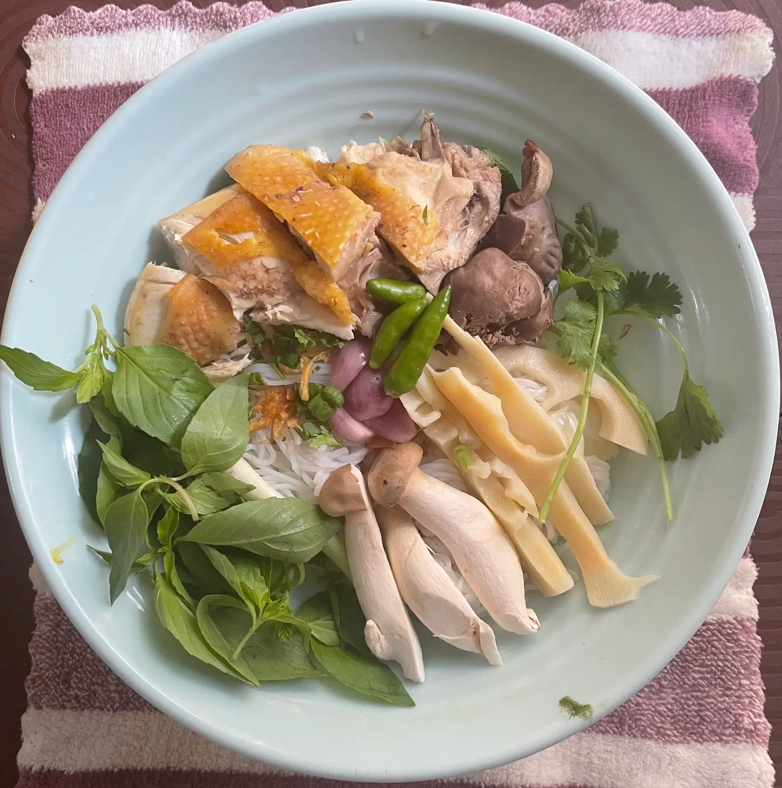 Hình ảnh Bún Gà Lá É Ớt Siêm( Món Ngon Phú Yên)