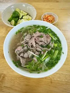 Hình ảnh Phở bò tái chín
