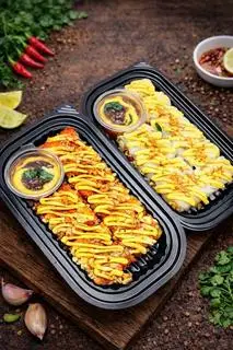 Hình ảnh Bánh Tráng Cuốn Trắng Lòng Đào chấm sốt bò Nhà Gỗ