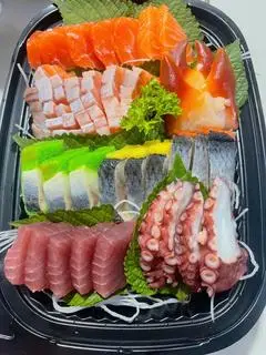 Hình ảnh Set Sashimi 100gr cá hồi,100gr bụng cá hồi,100gr cá trích 3 vị,50gr bạch tuộc,50gr cá ngừ ,4m sò đỏ