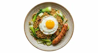 Hình ảnh Mì xào trứng ốp la xúc xích - Không Bò