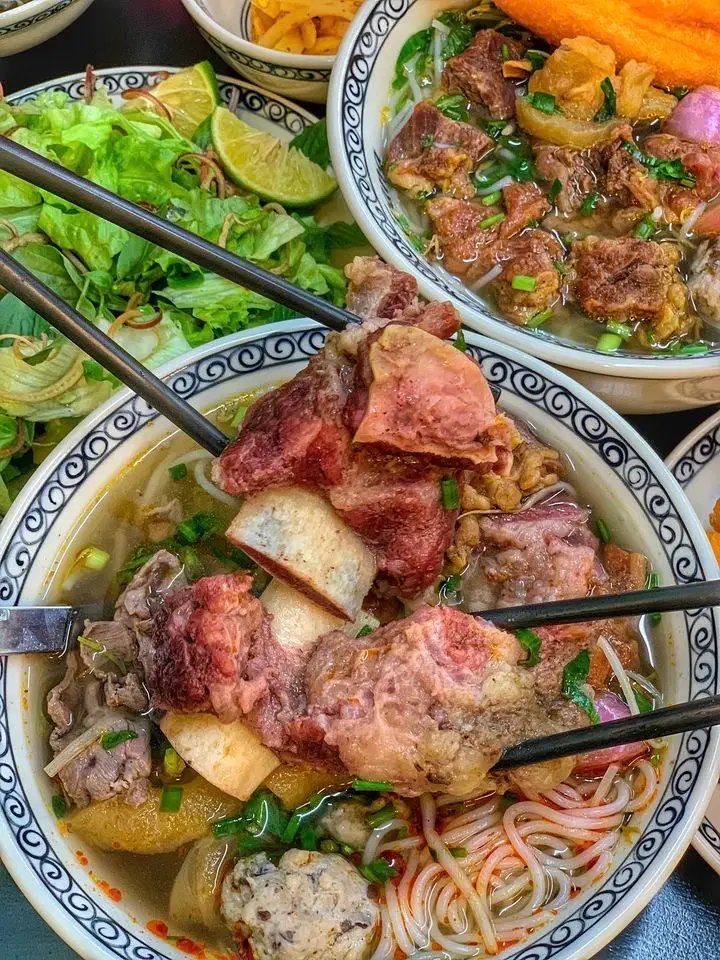 Hình ảnh Bún Sườn Bò + Tái
