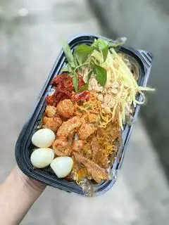 Hình ảnh Bánh TrángTtrộn Muối Ớt Mỡ Hành