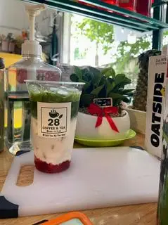 Hình ảnh Matcha Dâu Tây ( L )