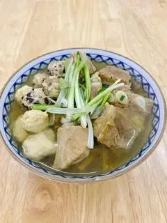 Hình ảnh Canh măng sườn mọc