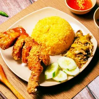 Hình ảnh cơm đùi gà góc tư