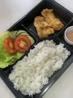 Hình ảnh Cơm Cốt Lết Chiên Sốt Thơm Chua Ngọt