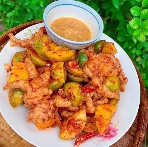Hình ảnh chân gà sốt thái size to