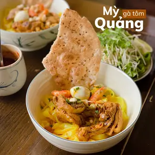 Hình ảnh Mỳ Quảng gà tôm