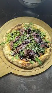 Hình ảnh Pizza parma & rocket - thịt nguội hảo hạng & rau rocket