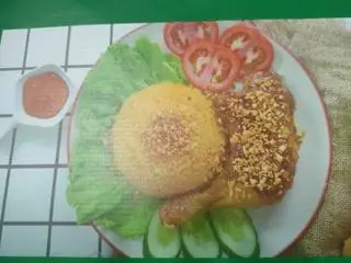 Hình ảnh cơm chiên đùi gà lớn mắm tỏi 