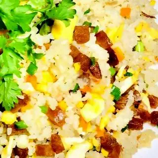 Hình ảnh Cơm chiên lạp xưởng trứng