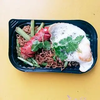 Hình ảnh Mì Ốp La + Xúc Xích Đức 