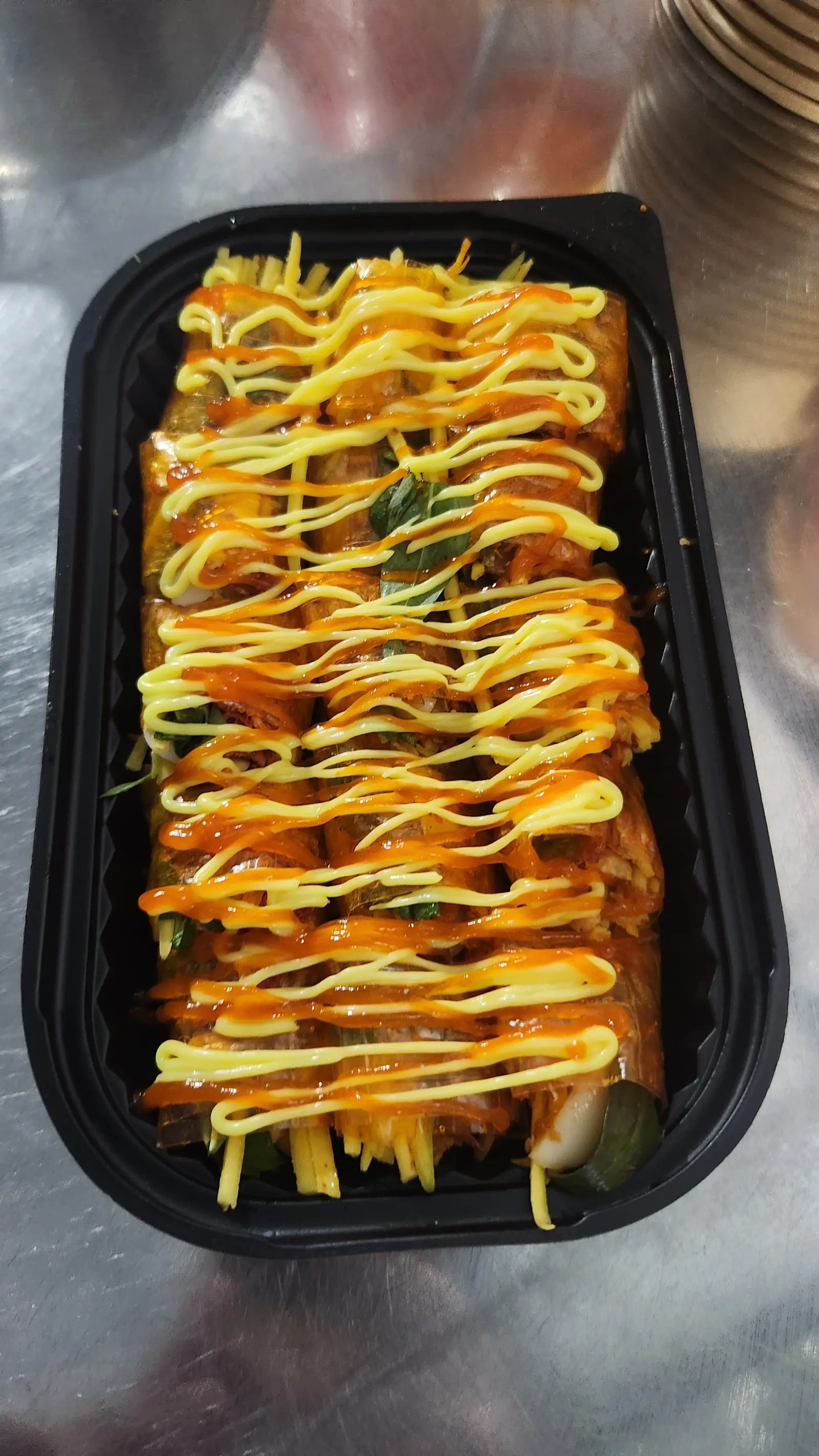 Hình ảnh Bánh tráng đỏ cuộn bơ