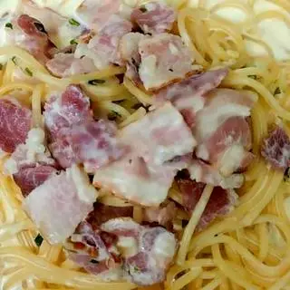 Hình ảnh Mỳ ý sốt kem tươi - ba chỉ hun khói