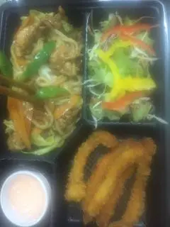 Hình ảnh mì yakisoba xào gà chiên