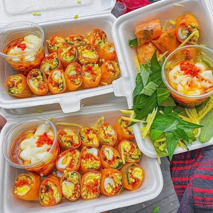 Hình ảnh Bánh tráng cuốn chấm sốt