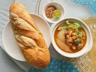 Hình ảnh Lagu sườn heo + bánh mì 