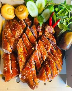 Hình ảnh Vịt Quay Da giòn Rút Xương / nửa con 