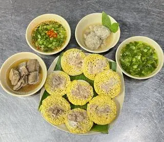 Hình ảnh Bánh căn Thịt Bò