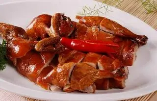 Hình ảnh 1/2 Con Gà Ủ Xì Dầu(chặt sẵn+kèm rau dưa muối chấm đầy đủ)