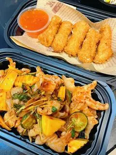 Hình ảnh Combo Ba (5 nem chua + 1 chân gà sốt thái + Trà Thái Xanh)