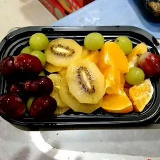 Hình ảnh Khay nho - kiwi vàng - cam úc