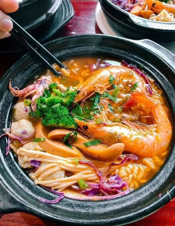 Hình ảnh Mì cay kim chi hải sản