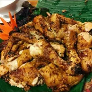Hình ảnh Gà Nướng Sa tế 1 con + bộ rau