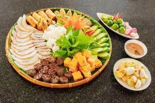 Hình ảnh Bún đậu chả giò