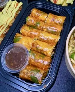 Hình ảnh Bánh tráng cuốn sốt me