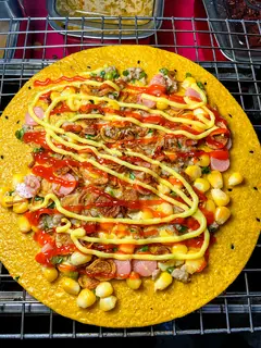 Hình ảnh Bánh tráng nướng xúc xích sốt bơ truyền thống
