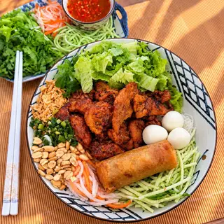Hình ảnh Bún Thịt Nướng Đầy Đủ