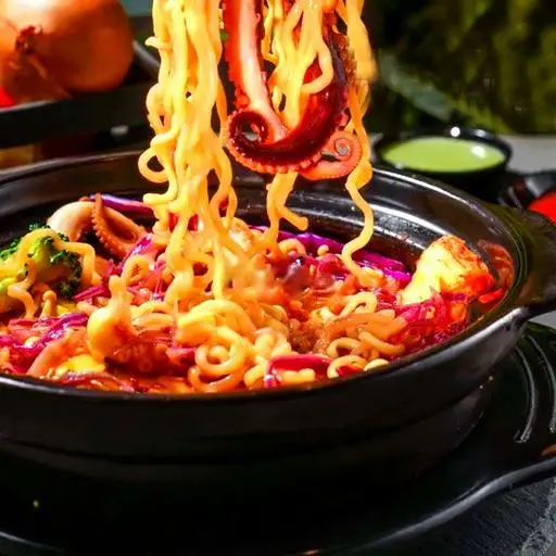 Hình ảnh Mì kim chi bạch tuộc