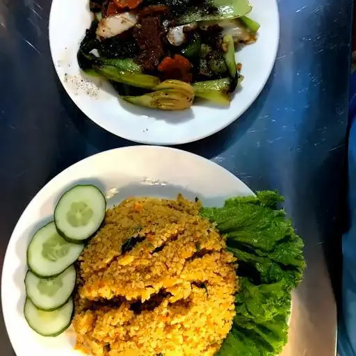 Hình ảnh Cơm chiên bò xào cải