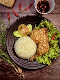 Hình ảnh Cơm Chiên Gà Góc Tư Sốt Mắm Tỏi