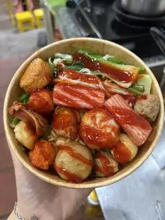 Hình ảnh Mì indo thập cẩm cá viên